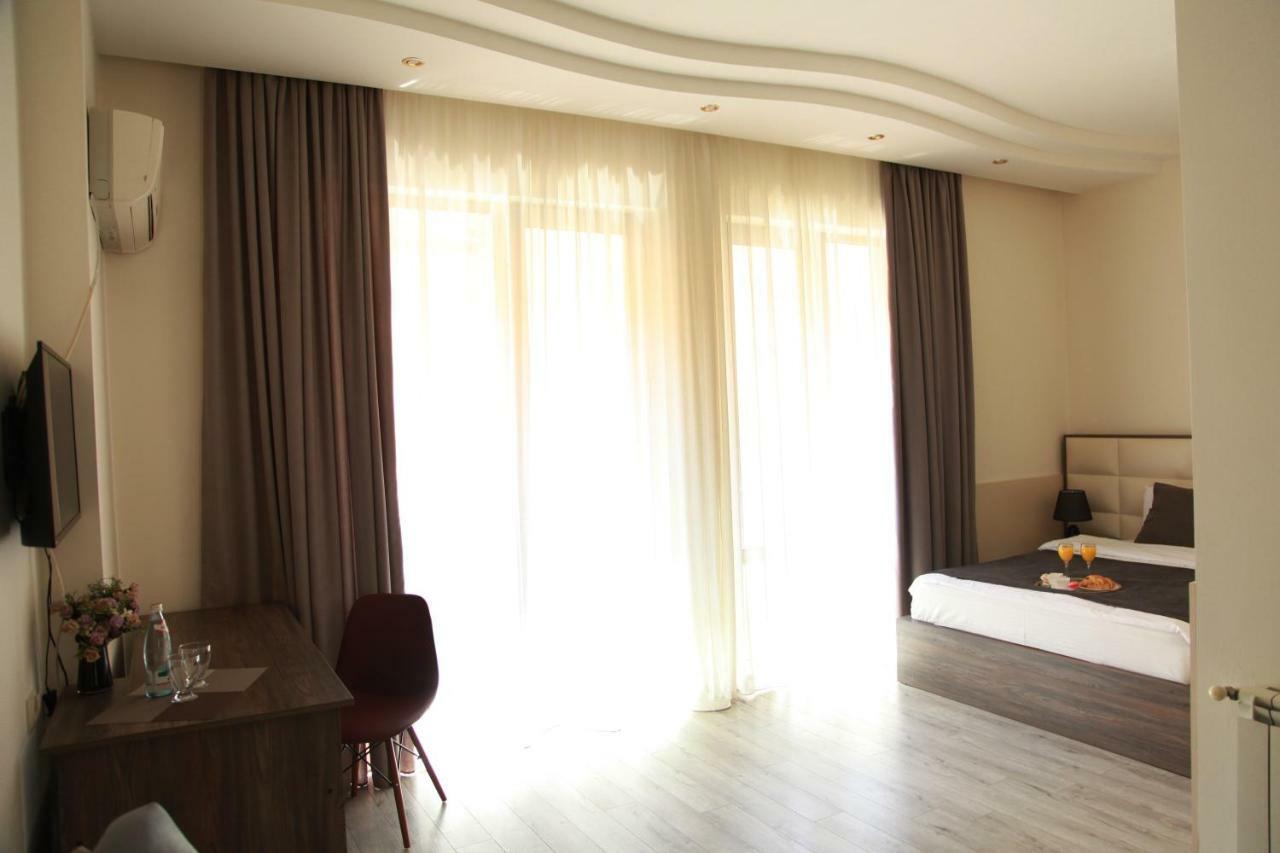 Rio Hotell Tbilisi Exteriör bild
